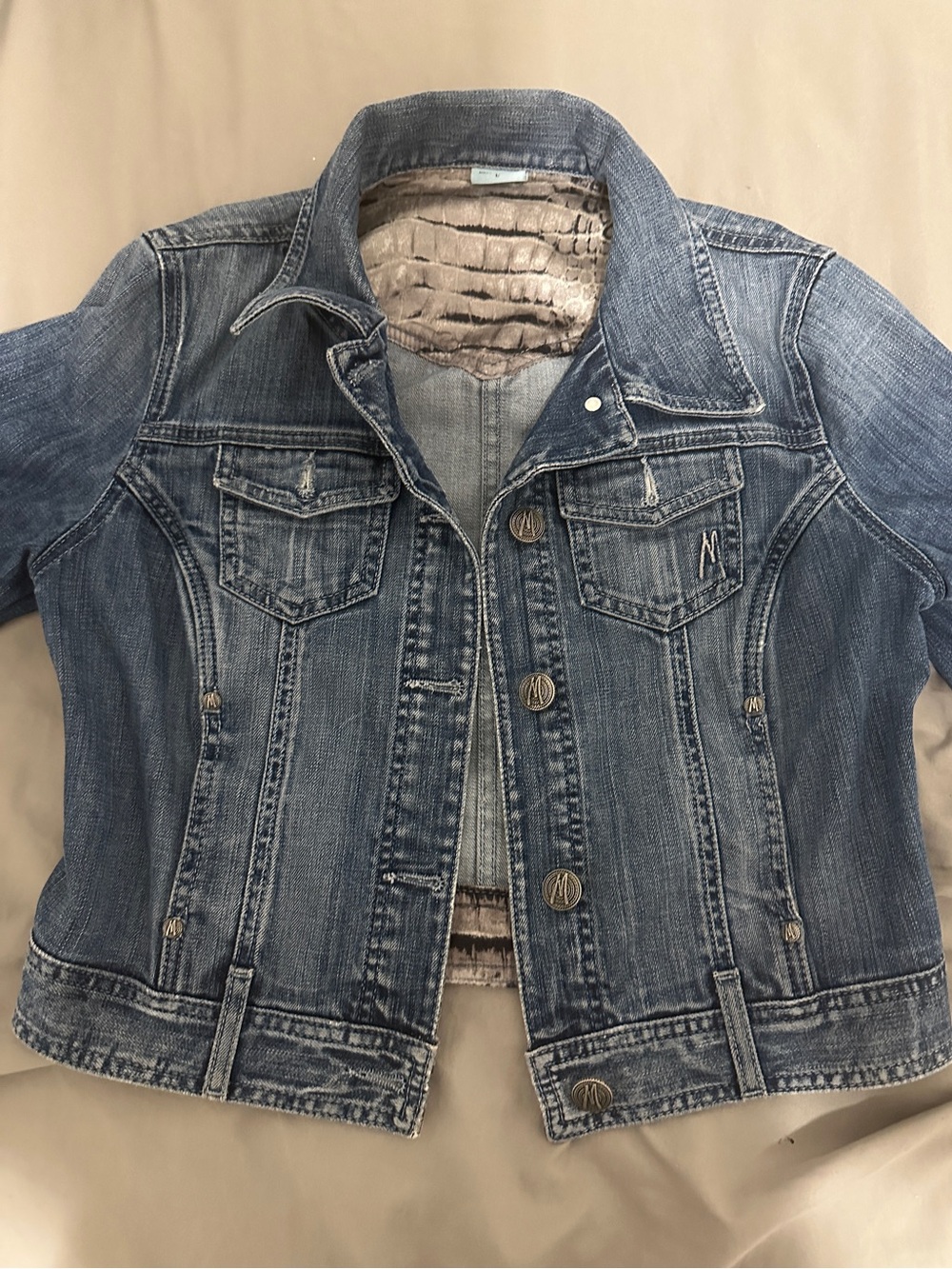 Authentic Miss me medium washed jean jacket.